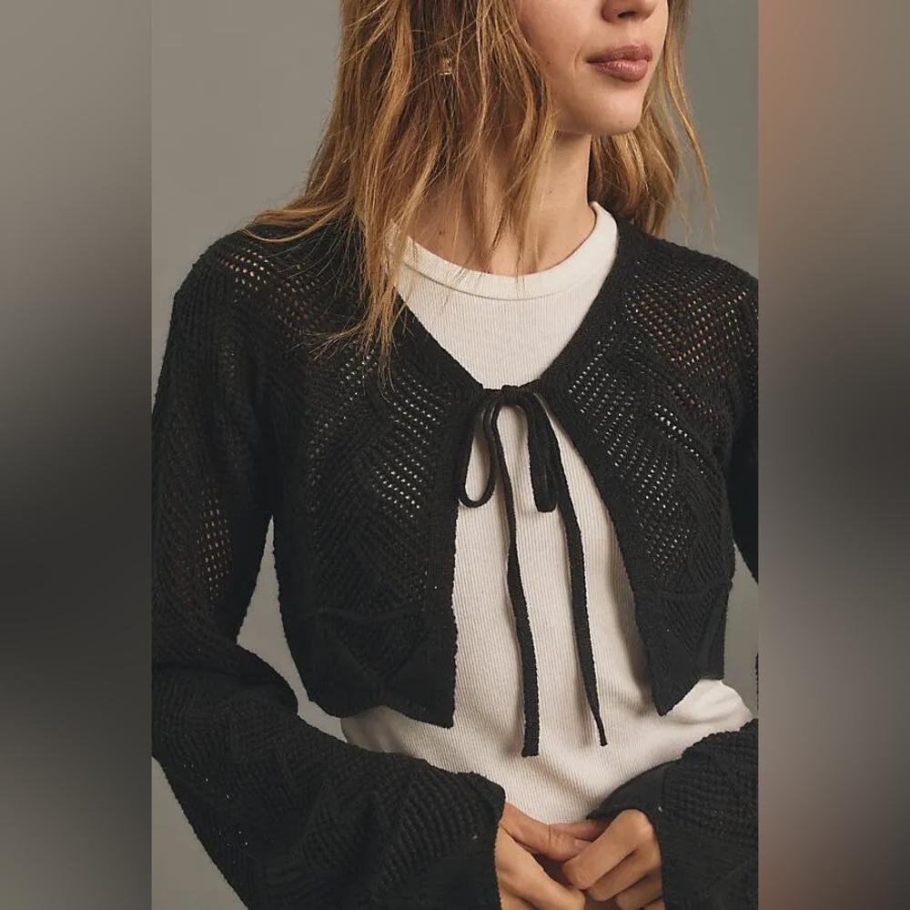 Flat White cropped squiggle cardigan sweater in black  one size